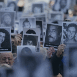 Argentina ordena juicio en ausencia a iraníes y libaneses por atentado en centro judío en 1994