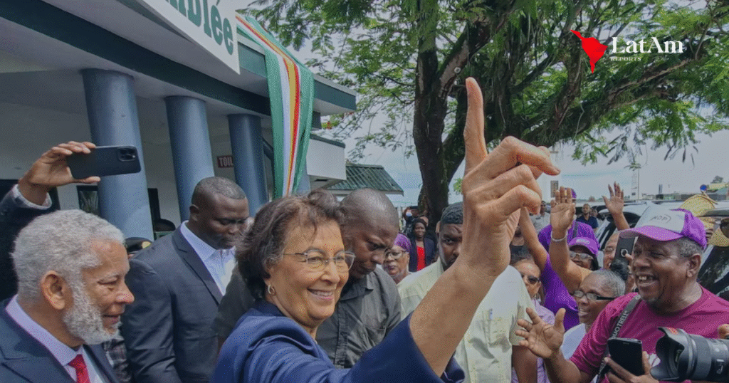 Surinam elige a su primera presidenta en plena crisis económica