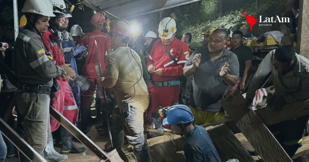 “Volvimos a nacer”: rescatan a 18 mineros atrapados durante casi un día en una mina de oro en Colombia